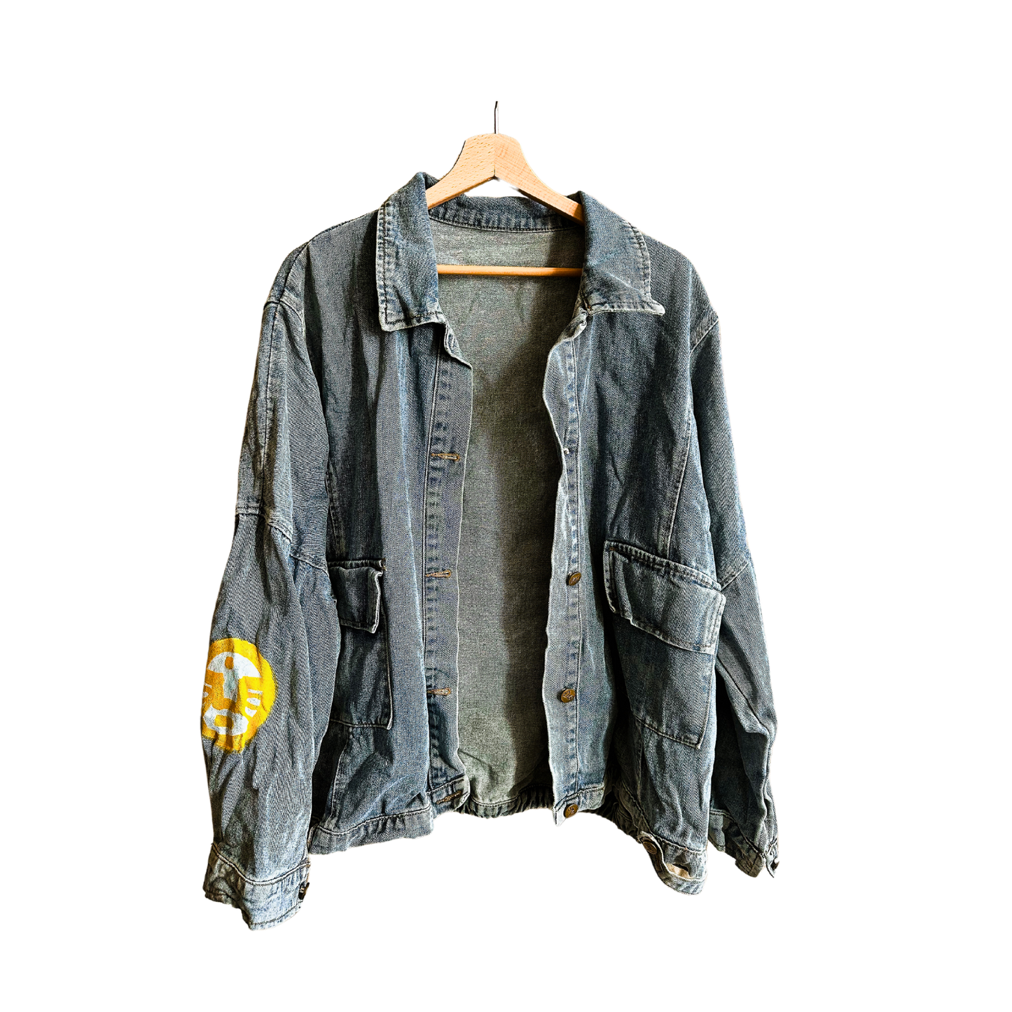 Handbemalte, Upcycled Jeansjacken mit Maskendesign (blaue Maske)