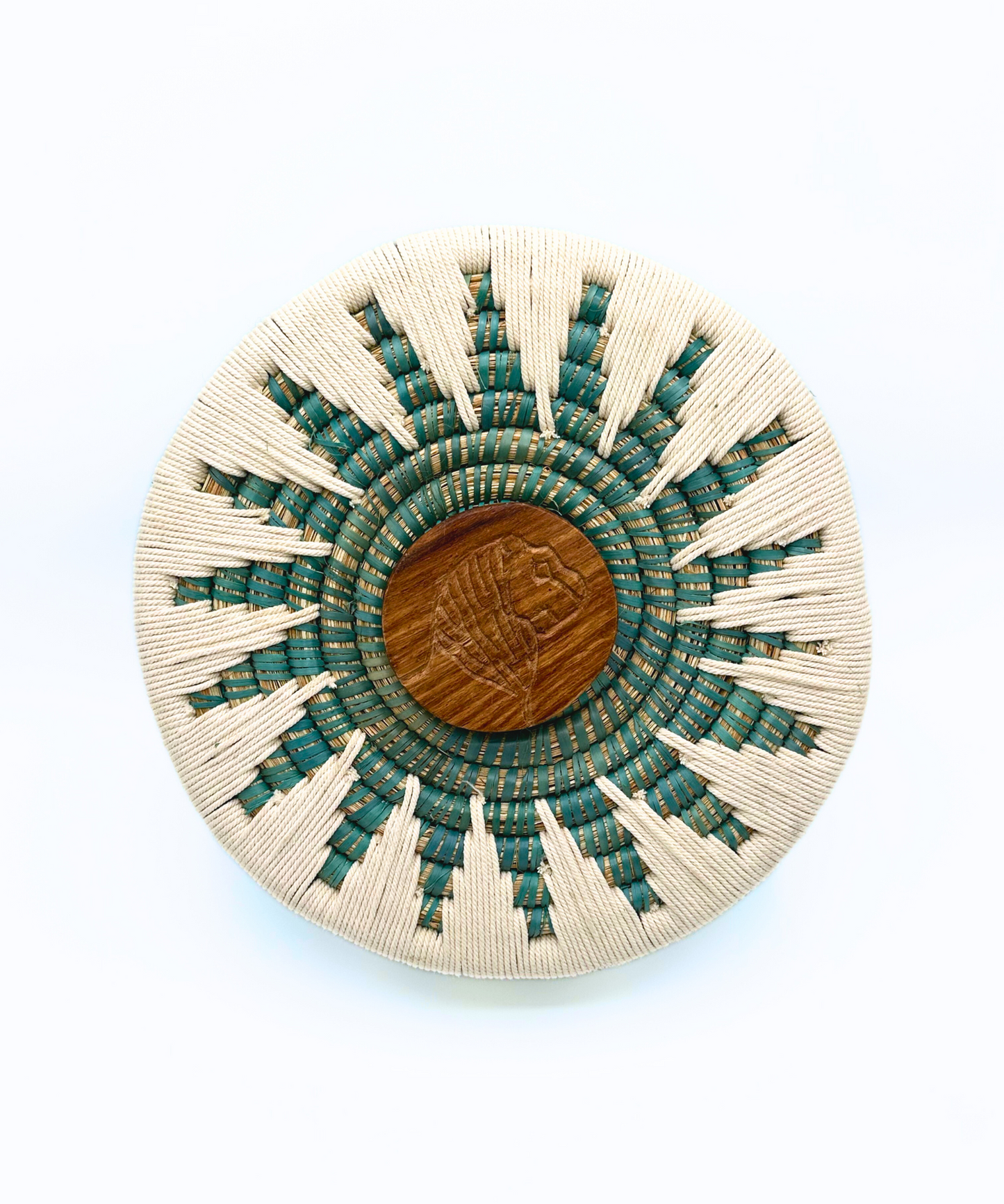 Handgeflochtende Körbe (bunt)