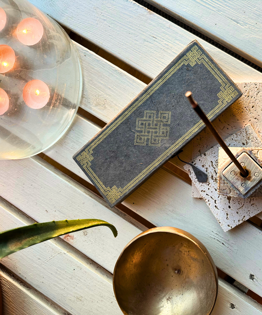 Natürliche Räucherstäbchen - handgerollt in Nepal