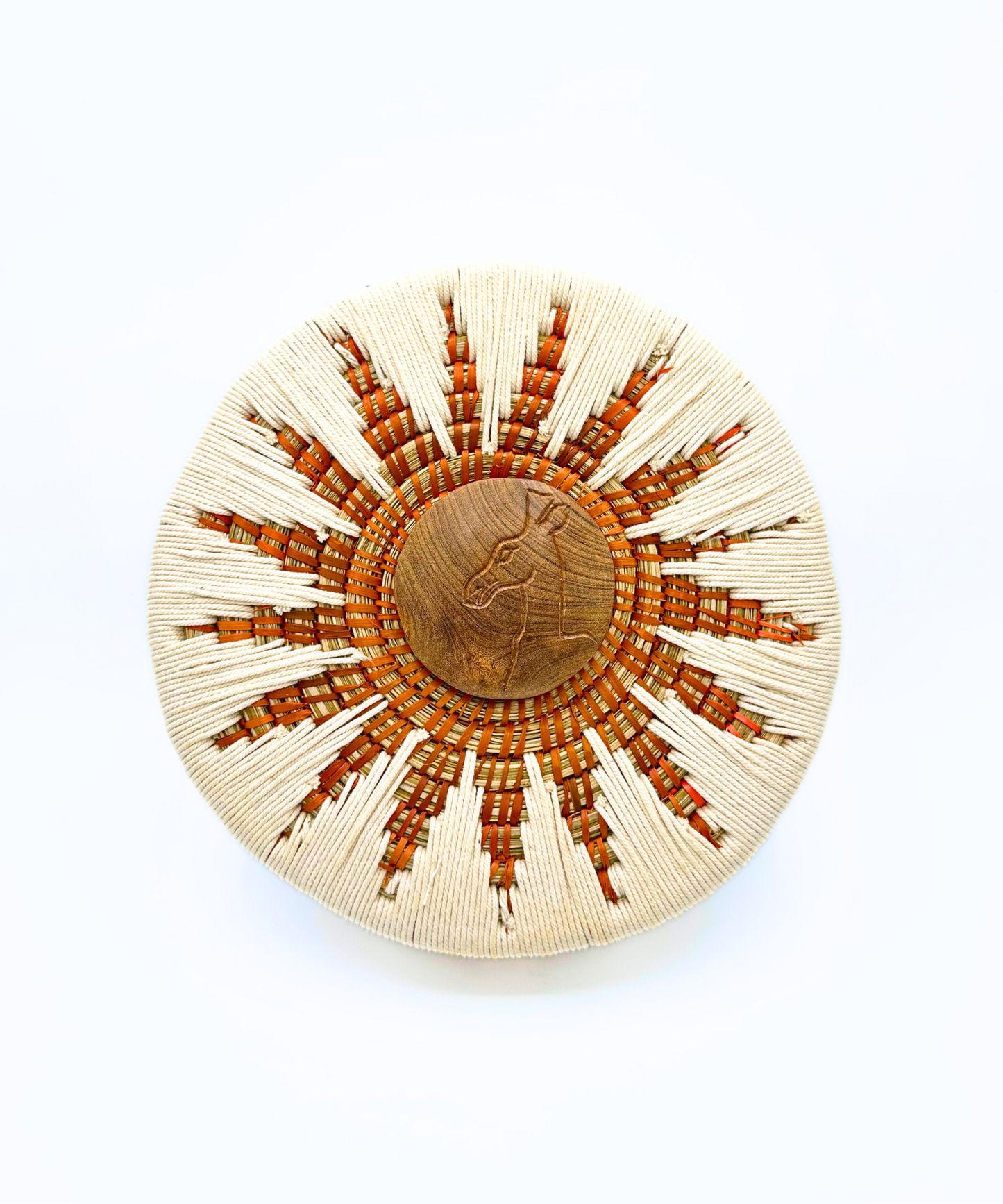 Handgeflochtende Körbe (bunt)